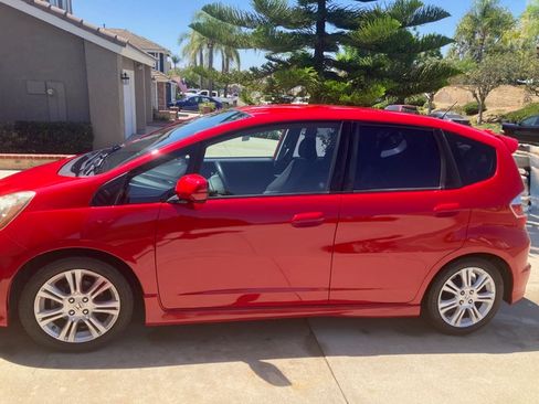Used 2011 Honda Fit Sport image 1