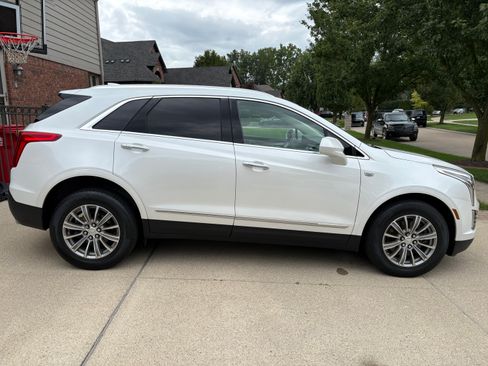 Used 2018 Cadillac XT5 Luxury w/ Driver Awareness Package AWD/4WD image 16
