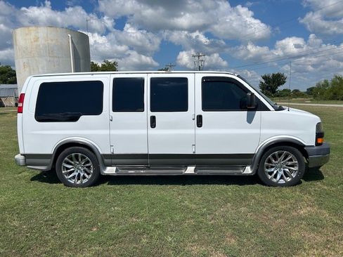 Used 2008 GMC Savana 1500 w/ Preferred Equipment Group image 1