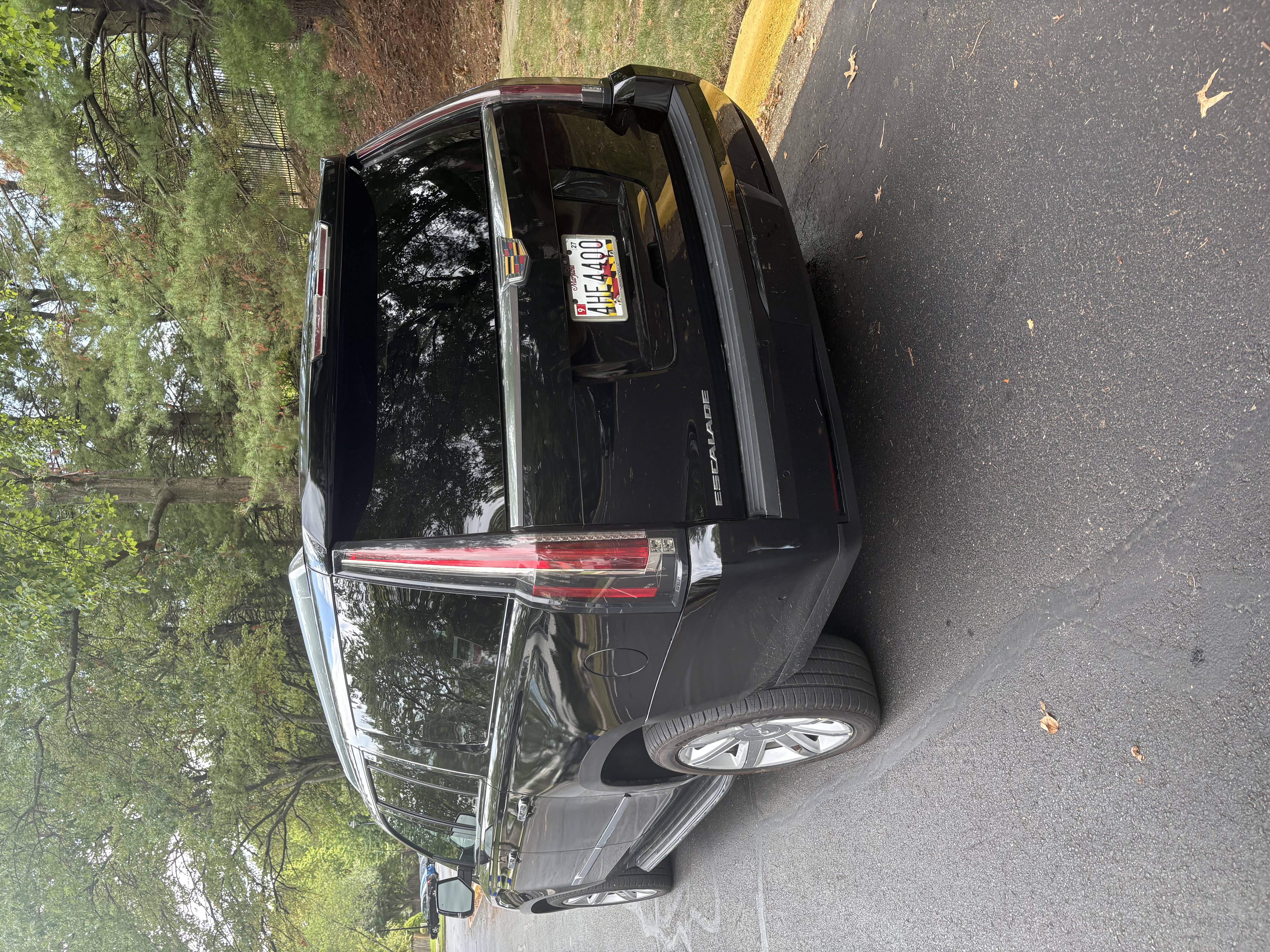 Used 2020 Cadillac Escalade ESV Luxury RWD image 4