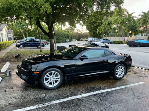 Used 2013 Chevrolet Camaro LT image 1