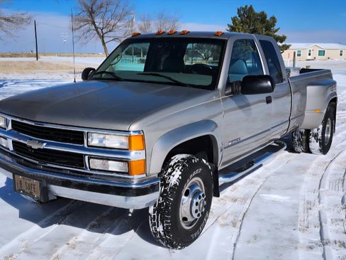 Used 2000 Chevrolet Silverado 3500 4x4 Extended Cab image 2
