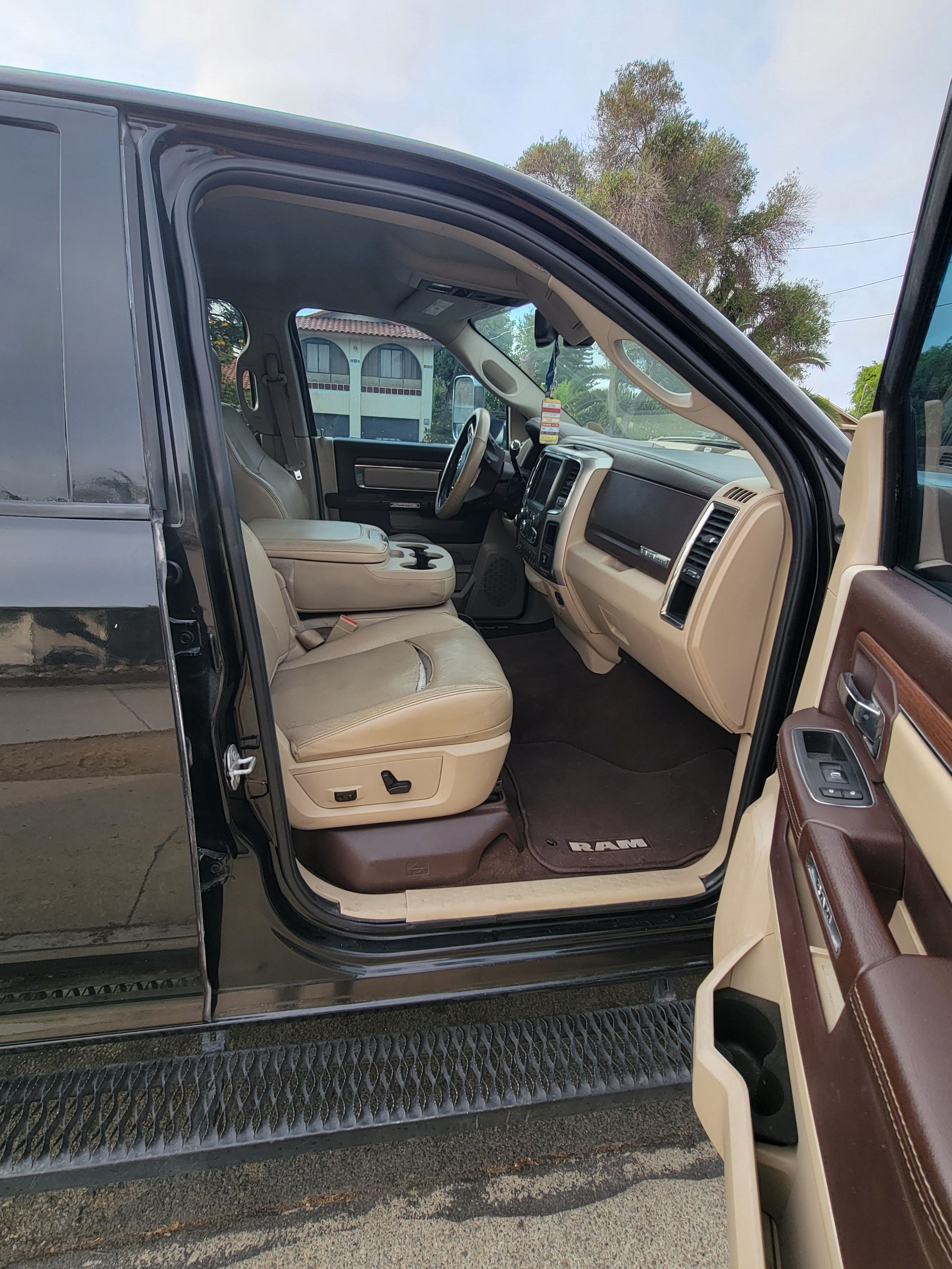 Used 2016 RAM 2500 Laramie AWD/4WD image 6