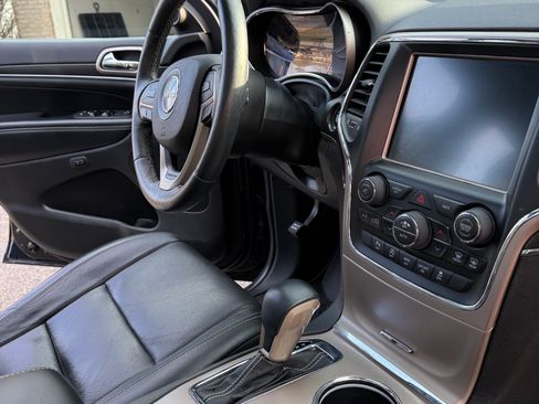 Used 2017 Jeep Grand Cherokee Limited w/ Luxury Group II image 9