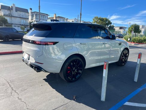 Used 2025 Land Rover Range Rover Sport Dynamic SE image 8