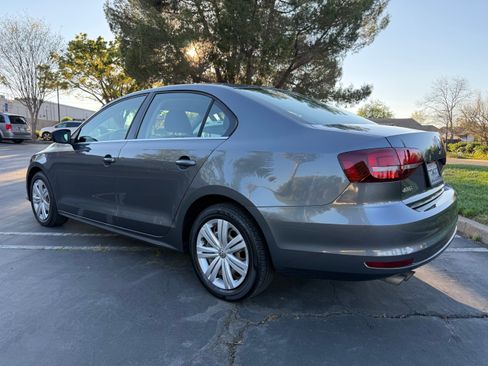 Used 2017 Volkswagen Jetta S image 5