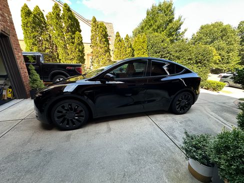 Used 2023 Tesla Model Y Performance AWD/4WD image 1