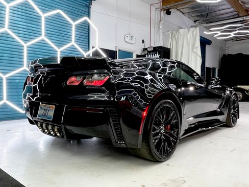 Used 2015 Chevrolet Corvette Z06 w/ 3LZ Preferred Equipment Group RWD image 8