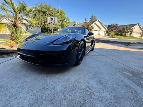 Used 2018 Porsche 718 Boxster GTS image 12