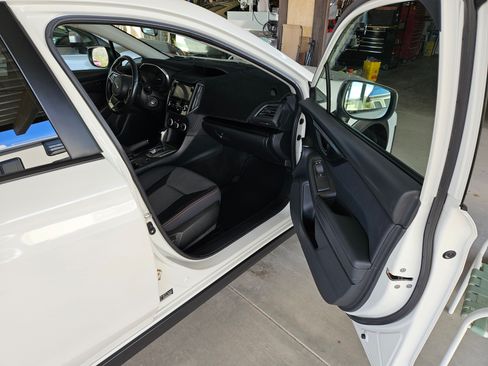 Used 2021 Subaru Crosstrek 2.0i Premium image 14