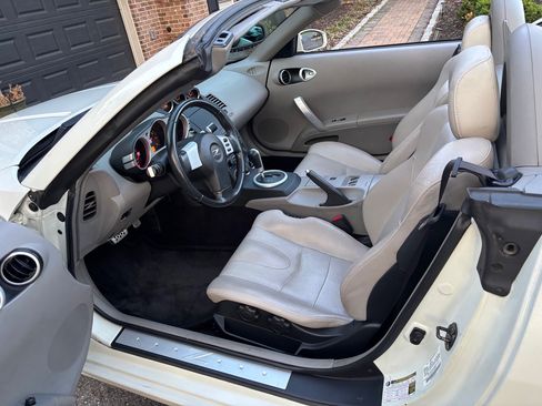 Used 2004 Nissan 350Z Touring image 18