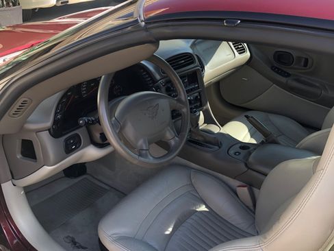 Used 2003 Chevrolet Corvette Coupe w/ Preferred Equipment Group RWD image 9