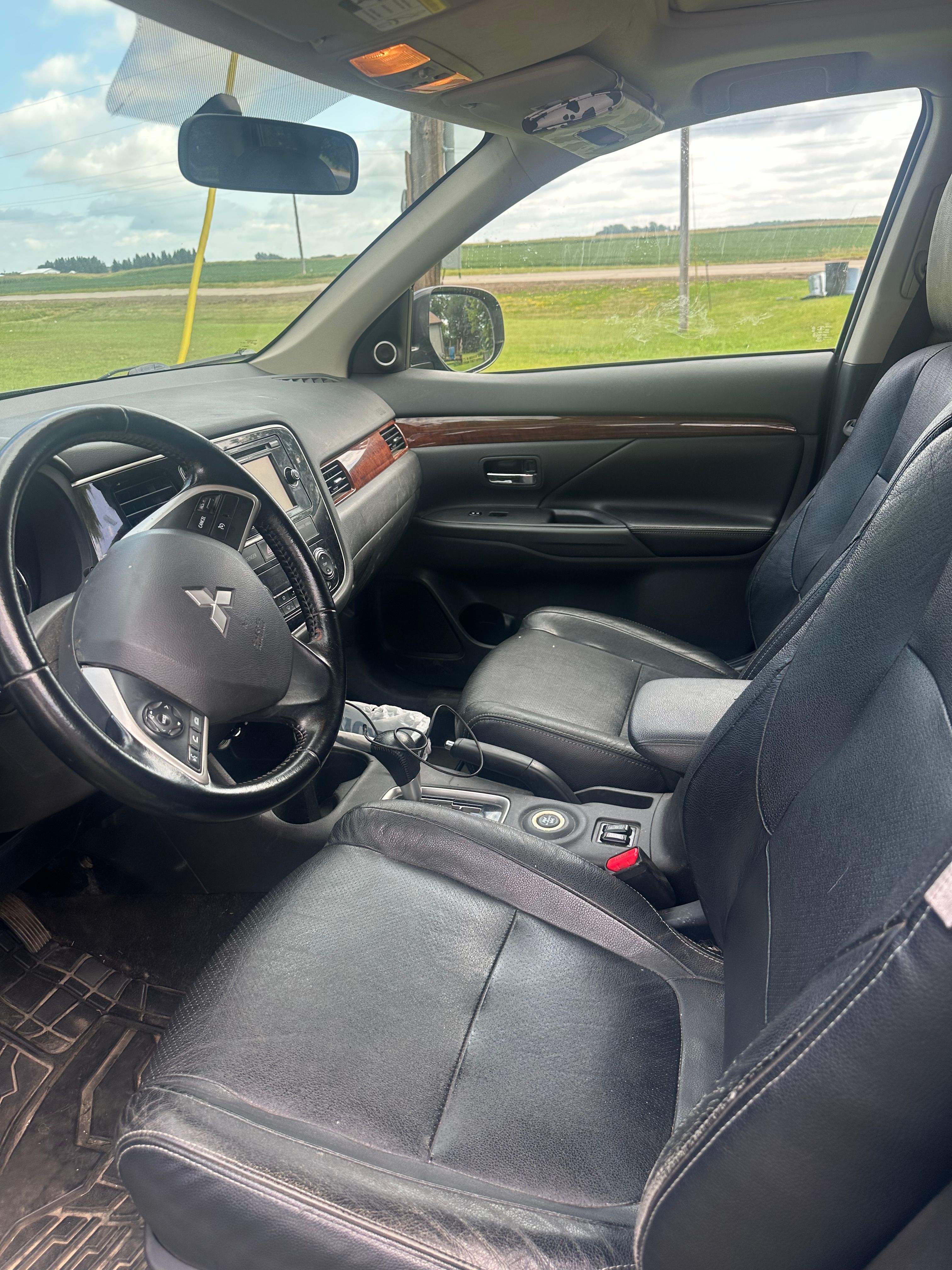 Used 2015 Mitsubishi Outlander SE AWD/4WD image 8