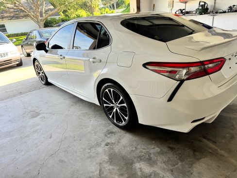 Used 2018 Toyota Camry SE w/ Convenience Package FWD image 5