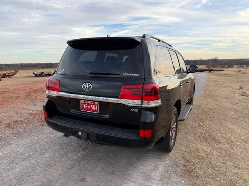 Used 2021 Toyota Land Cruiser Heritage Edition image 10