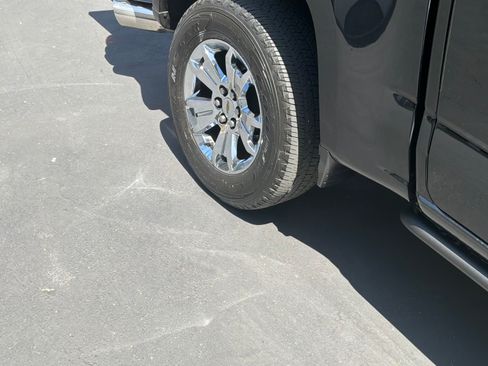 Used 2017 Chevrolet Colorado Z71 RWD image 2
