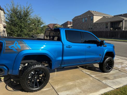 Used 2024 GMC Sierra 1500 AT4 w/ Technology Package image 8