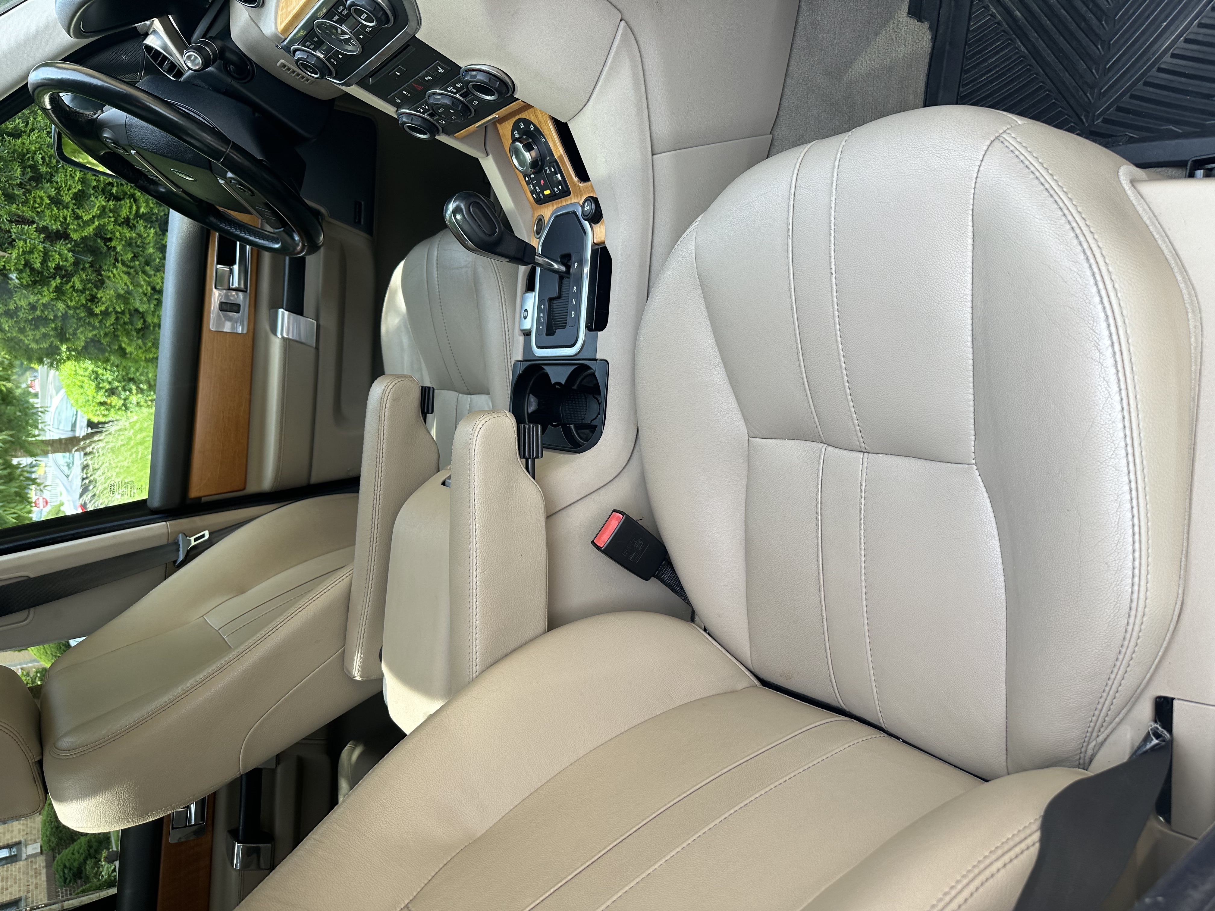 Used 2013 Land Rover LR4 HSE AWD/4WD image 16