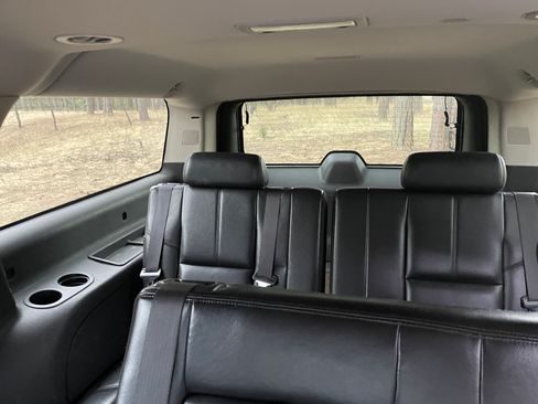 Used 2008 Chevrolet Suburban LT w/ LT Preferred Equipment Group image 15