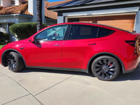 Used 2022 Tesla Model Y Performance image 4