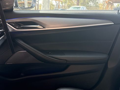 Used 2019 BMW 530e w/ M Sport Package image 23