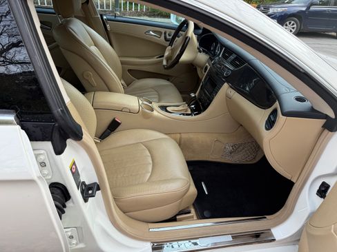 Used 2010 Mercedes-Benz CLS 550 image 8