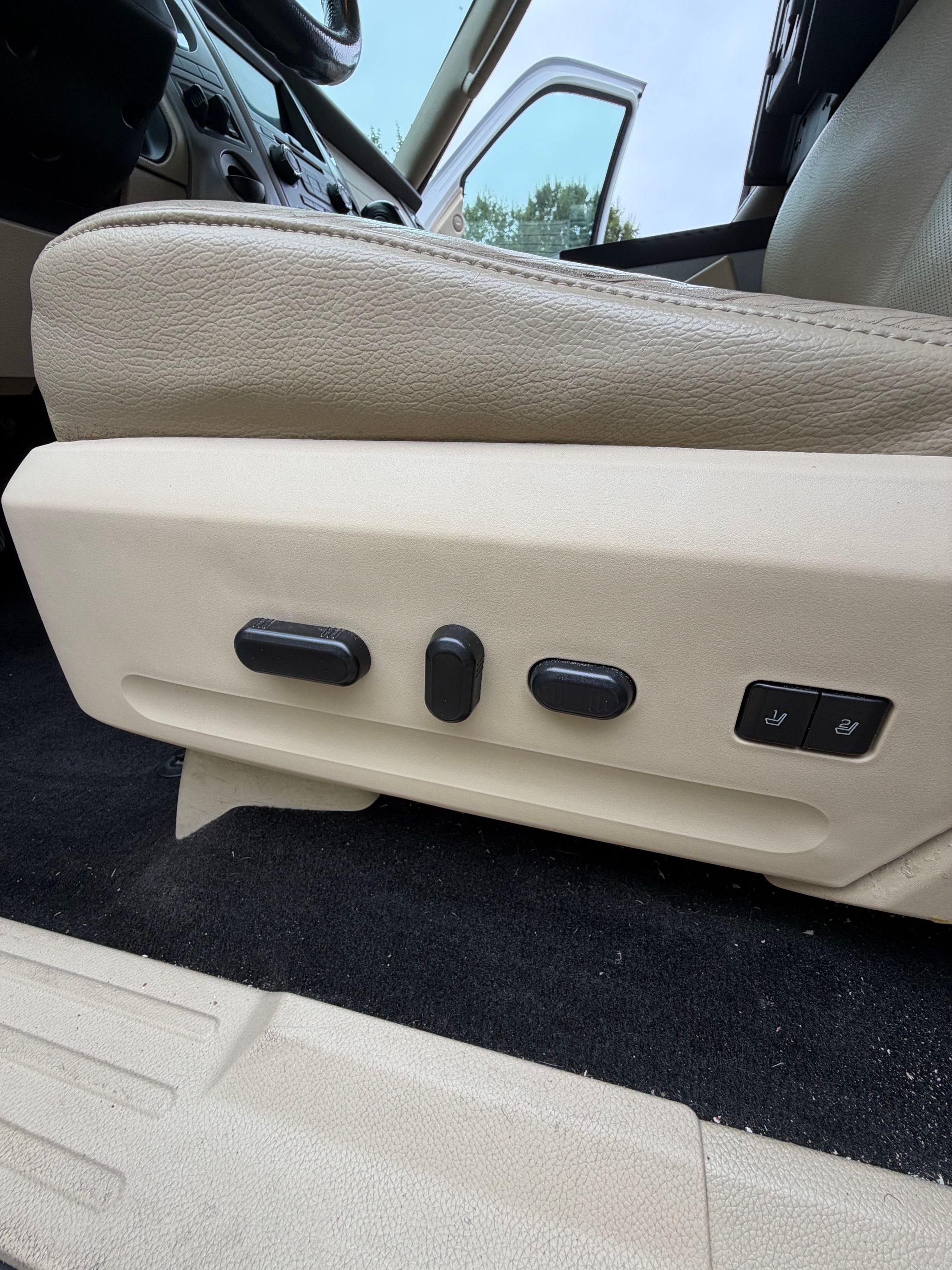 Used 2017 Ford Expedition XLT w/ Equipment Group 202A RWD image 27