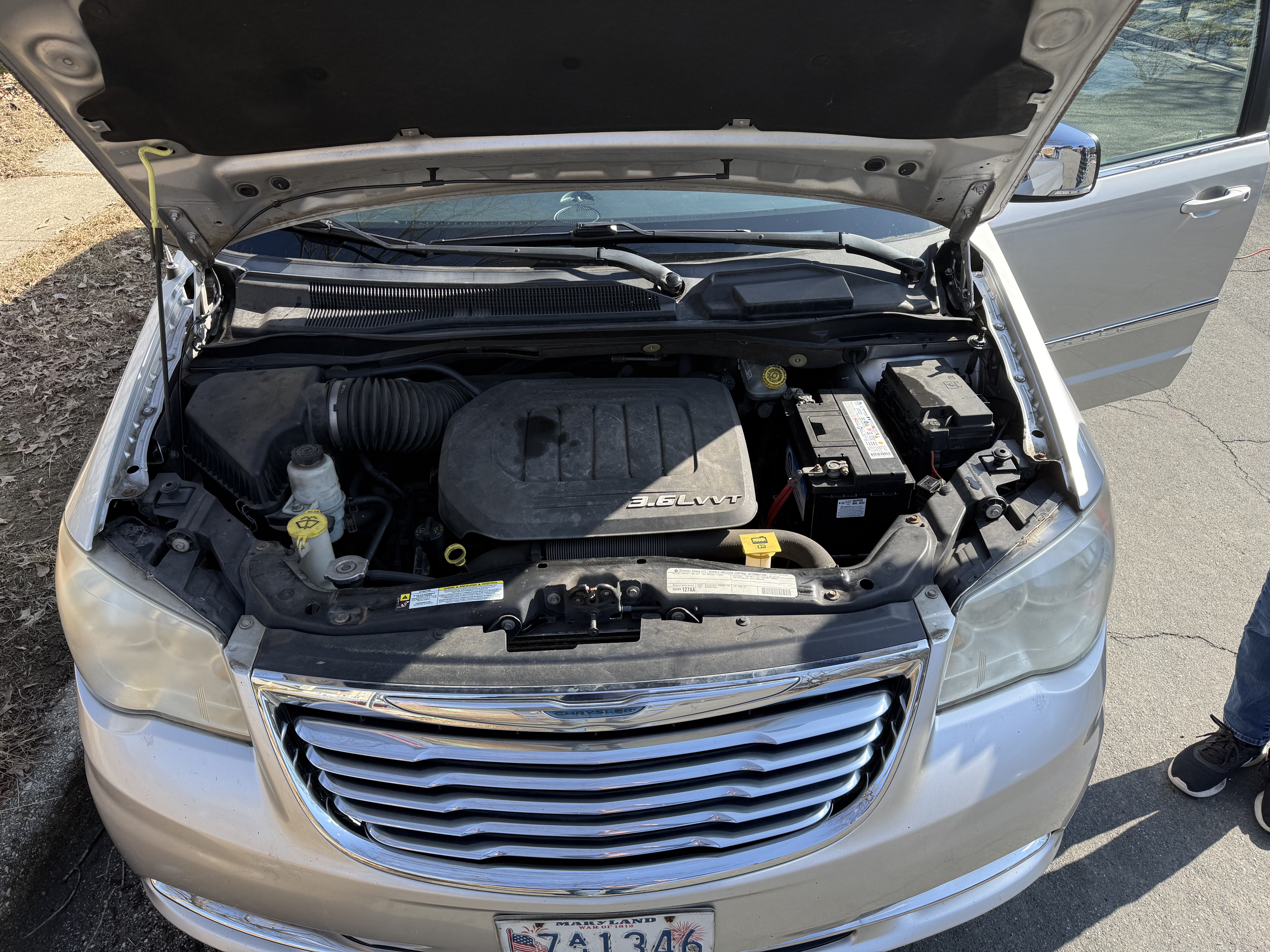 Used 2011 Chrysler Town & Country Touring-L w/ Entertainment Group #2 FWD image 15