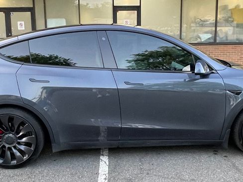 Used 2022 Tesla Model Y Performance AWD/4WD image 12