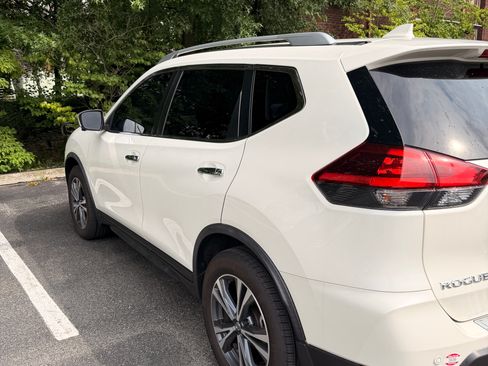 Used 2019 Nissan Rogue SV w/ Sun & Sound Touring Package AWD/4WD image 6