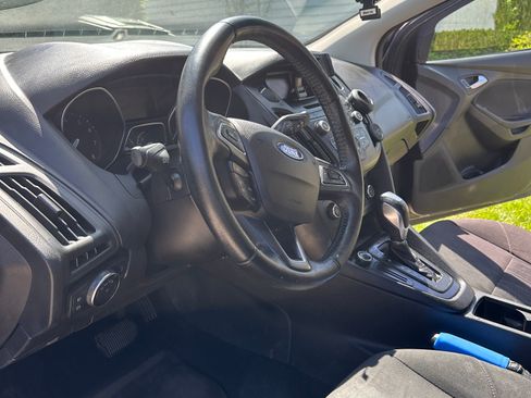 Used 2015 Ford Focus SE w/ SE Sport Package FWD image 4