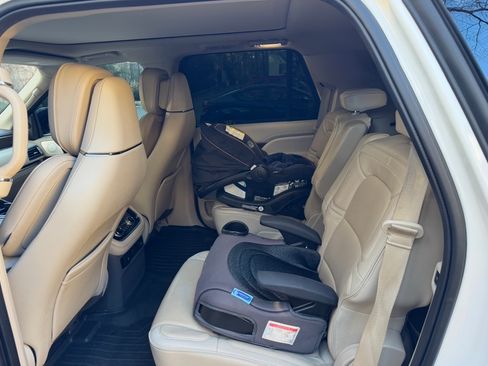 Used 2019 Lincoln Navigator Reserve image 12