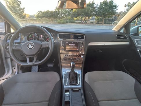 Used 2016 Volkswagen e-Golf SE w/ DC Fast Charging Package image 14