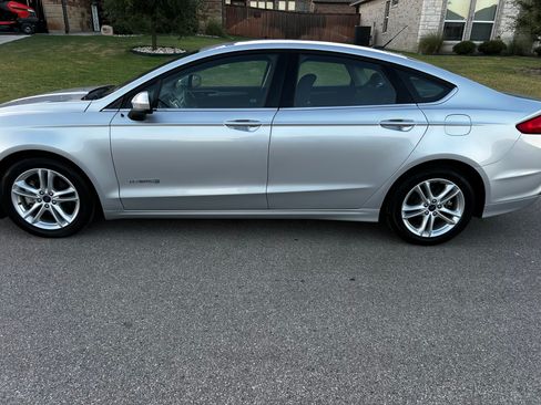Used 2018 Ford Fusion SE FWD image 9