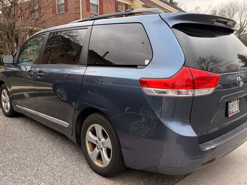 Used 2013 Toyota Sienna LE image 4