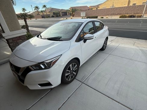 Used 2021 Nissan Versa SV image 1