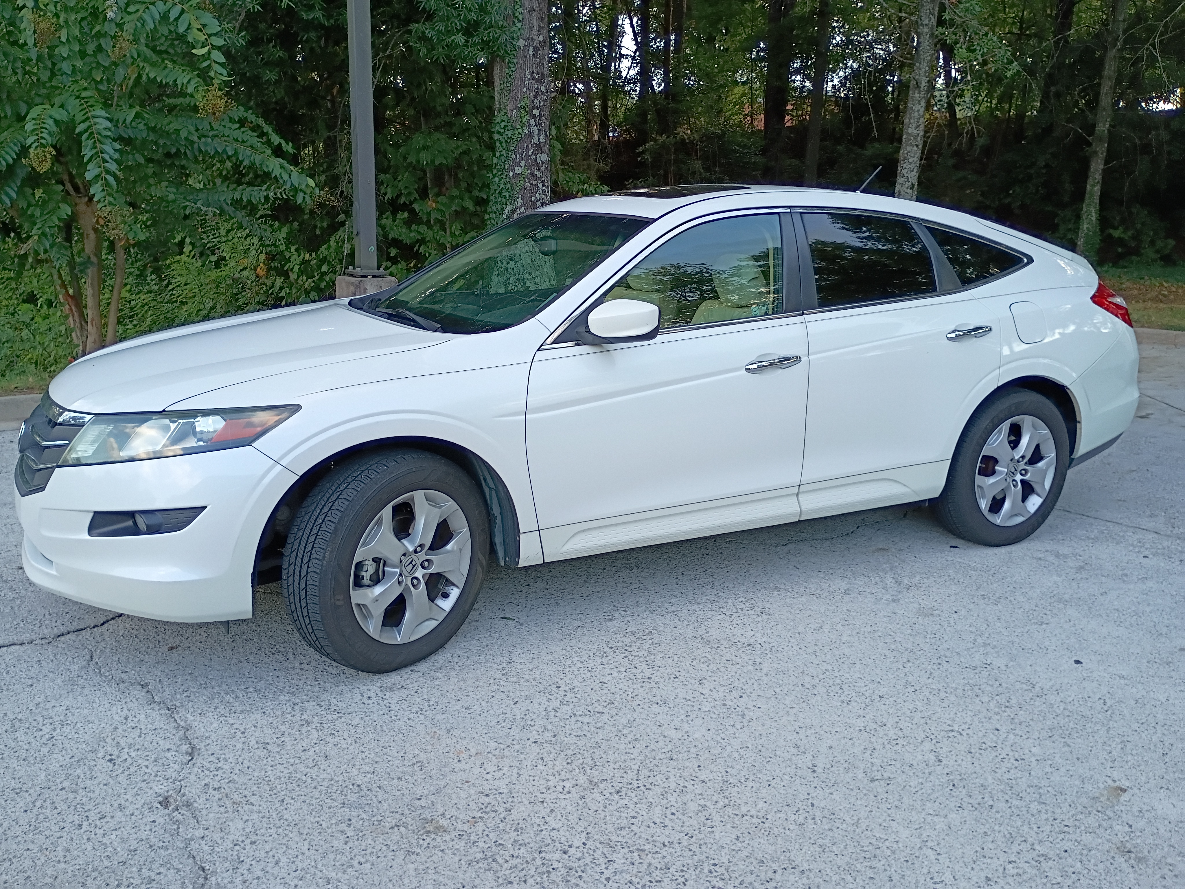 Used 2010 Honda Crosstour EX-L image 1