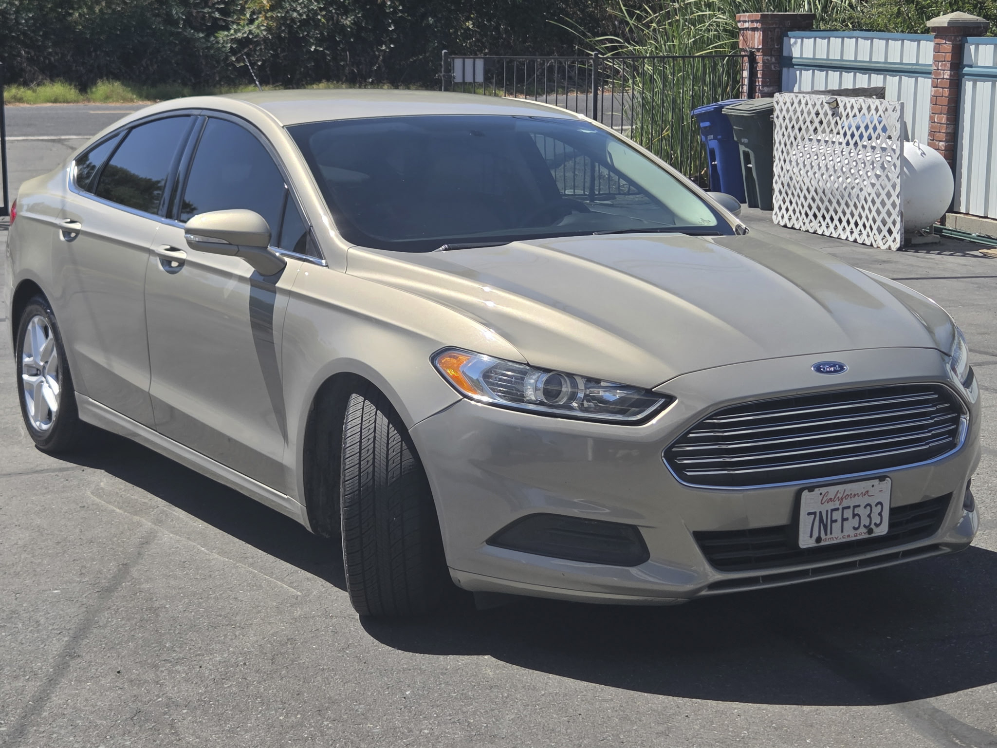 Used 2016 Ford Fusion SE FWD image 1