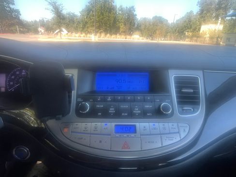 Used 2013 Hyundai Genesis 3.8 image 5