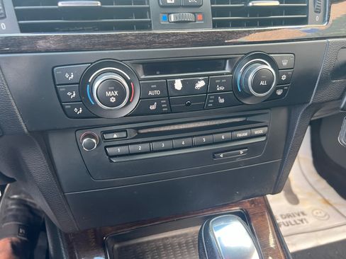 Used 2011 BMW 335i Convertible image 11