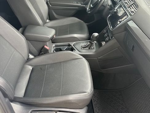 Used 2020 Volkswagen Tiguan SE R-Line FWD image 9