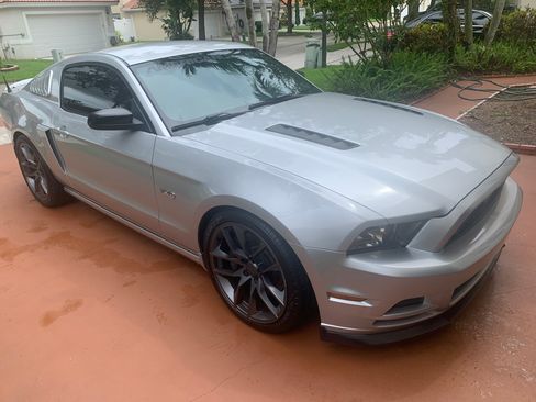 Used 2013 Ford Mustang GT Premium w/ Electronics Pkg RWD image 16