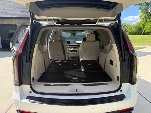 Used 2023 Cadillac Escalade Sport Platinum AWD/4WD image 14