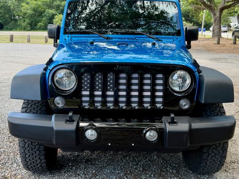 Used 2016 Jeep Wrangler Sport AWD/4WD image 2