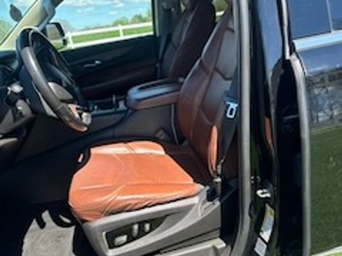 Used 2016 Cadillac Escalade Luxury AWD/4WD image 17