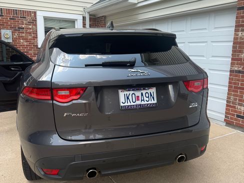 Used 2017 Jaguar F-PACE Premium AWD/4WD image 2