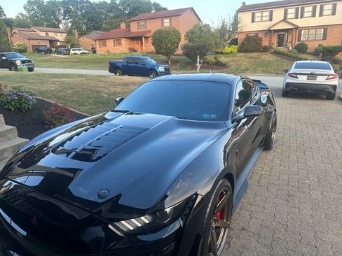 Used 2022 Ford Mustang Shelby GT500 w/ Technology Package image 2