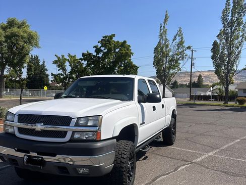 Used 2004 Chevrolet Silverado 2500 LT w/ Skid Plate Package AWD/4WD image 4