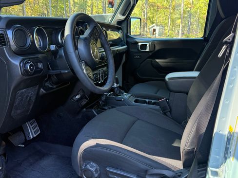 Used 2023 Jeep Wrangler Unlimited Sport image 15