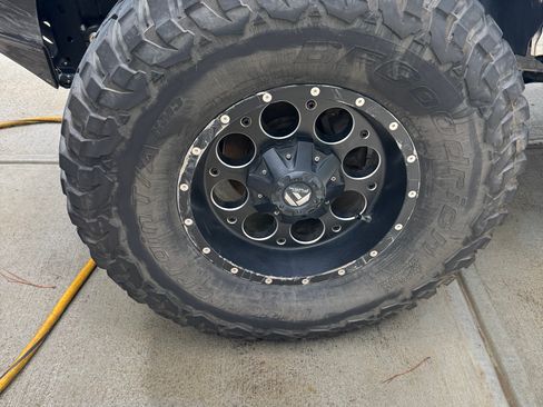 Used 2017 Jeep Wrangler Rubicon w/ Power Convenience Group image 24